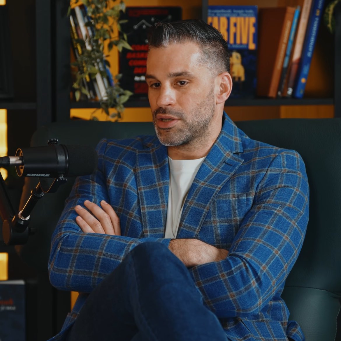 Dusan Alimpijevic: "Bizim basketbol taraftarlarımız, Beşiktaş'ın ne olduğunu çok iyi biliyor. Onlar için mesele sadece şampiyonluk değil. Fenerbahçe'nin, Efes'in bizden kat kat büyük bütçeleri olduğunu da biliyorlar, bunun farkındalar.

Ama eğer sen işini düzgün yapıyorsan,