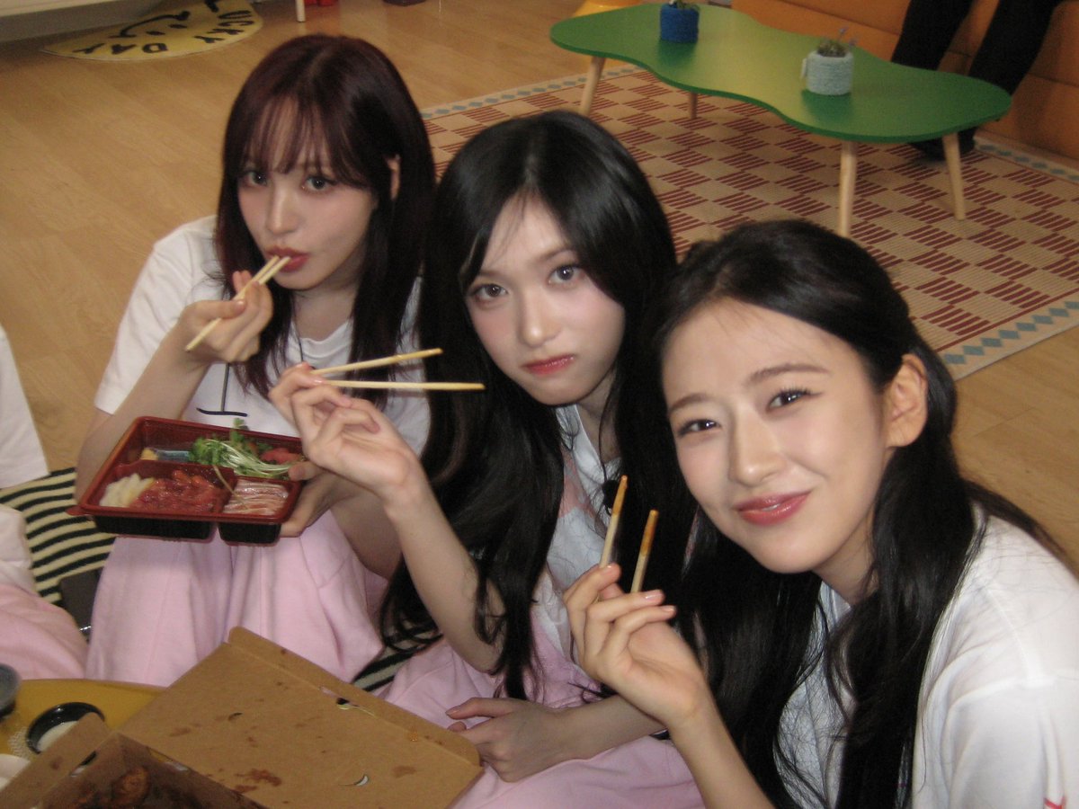 IVE OFFICIAL tweet media