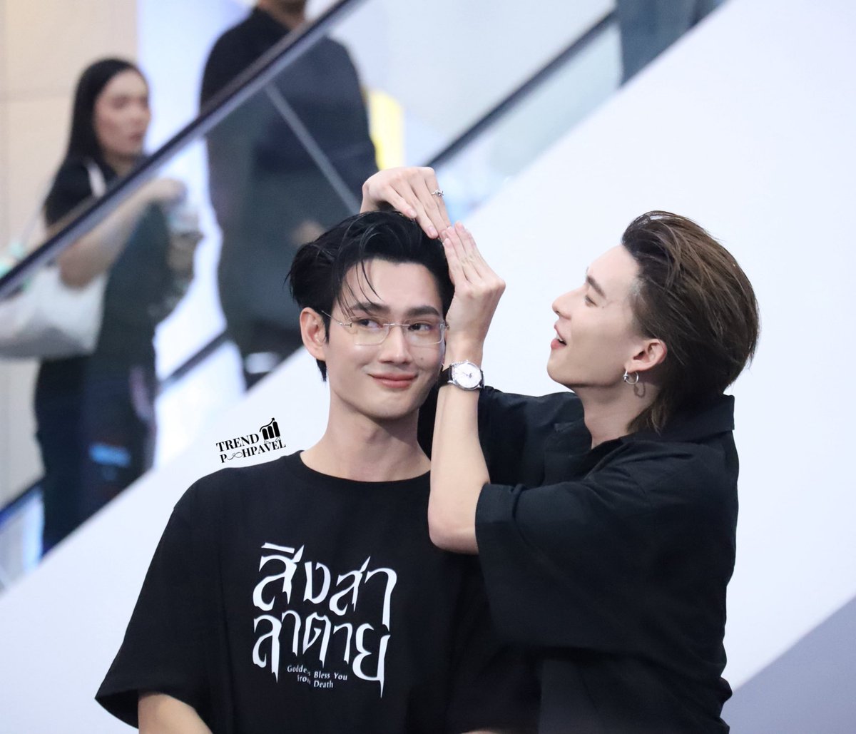 เดี๋ยวผมติดโบว์ให้พี่คนสวย ตัวแม่นครบาลเองคับ

#สิงสาลาตายลงพื้นที่xiQIYI