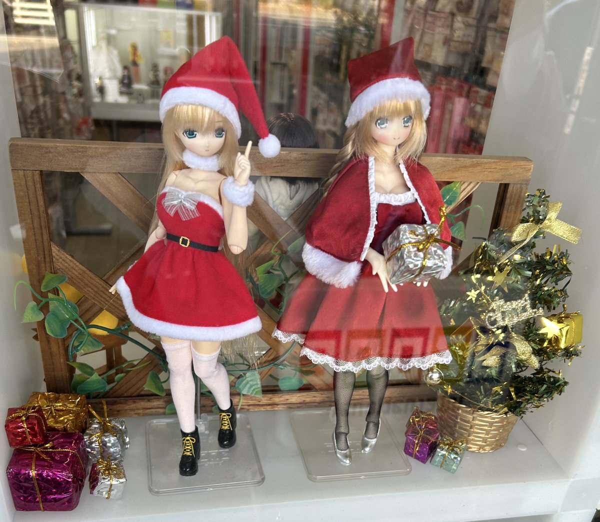 manabe2's tweet image. 今日はアゾンさんの本社にお邪魔しました！
ドールさんたちに迎えられる喜び✨
ディテールまで気を使った先にフォトジェニックな可愛さが完成するんですね