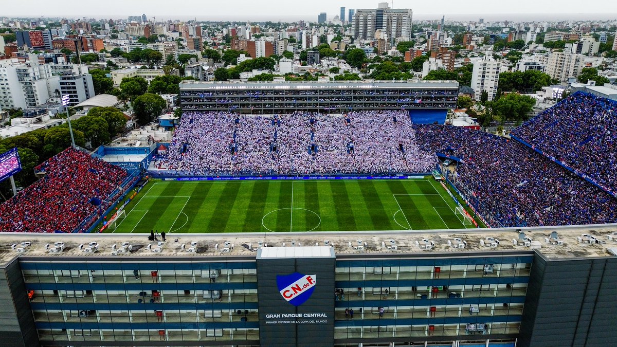 Nos prohibieron las banderas.
Nos prohibieron los fuegos.
Nos prohibieron el papel picado.
Nos prohibieron HASTA LOS GLOBOS!!!

Pero esta hinchada les pintó el Parque con los colores mas lindos del mundo!!!
NACIONAL NACIONAL!!!