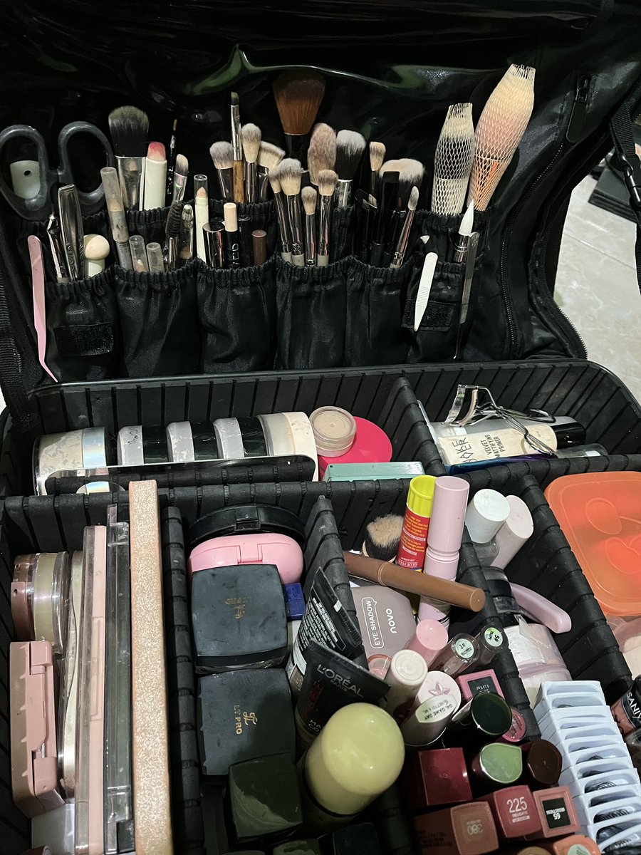 yayawony's tweet image. yay anak anakku sudah harum semoga harum juga yaa menjemput client cantik itu!! #MUAmakassar #MUA #MUAgenz 😋