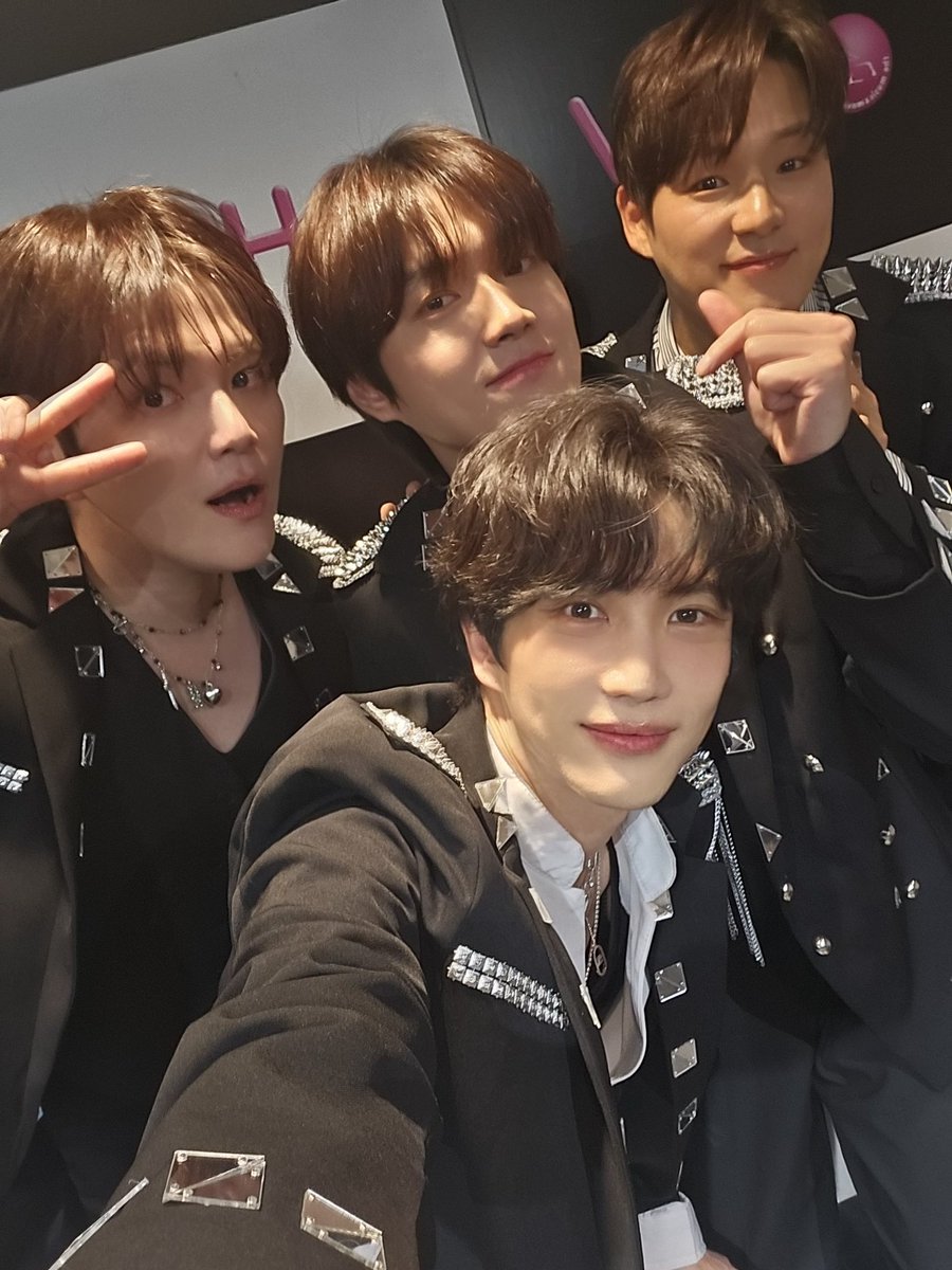 さいこうに もりあがったね!
ことしも リリイベ たくさん おうえんしてくれて ありがとう!!

つぎは あした!!!

イルグンに さいこうの いちにちを
プレゼントしましょう!!!!!
あしたね!!