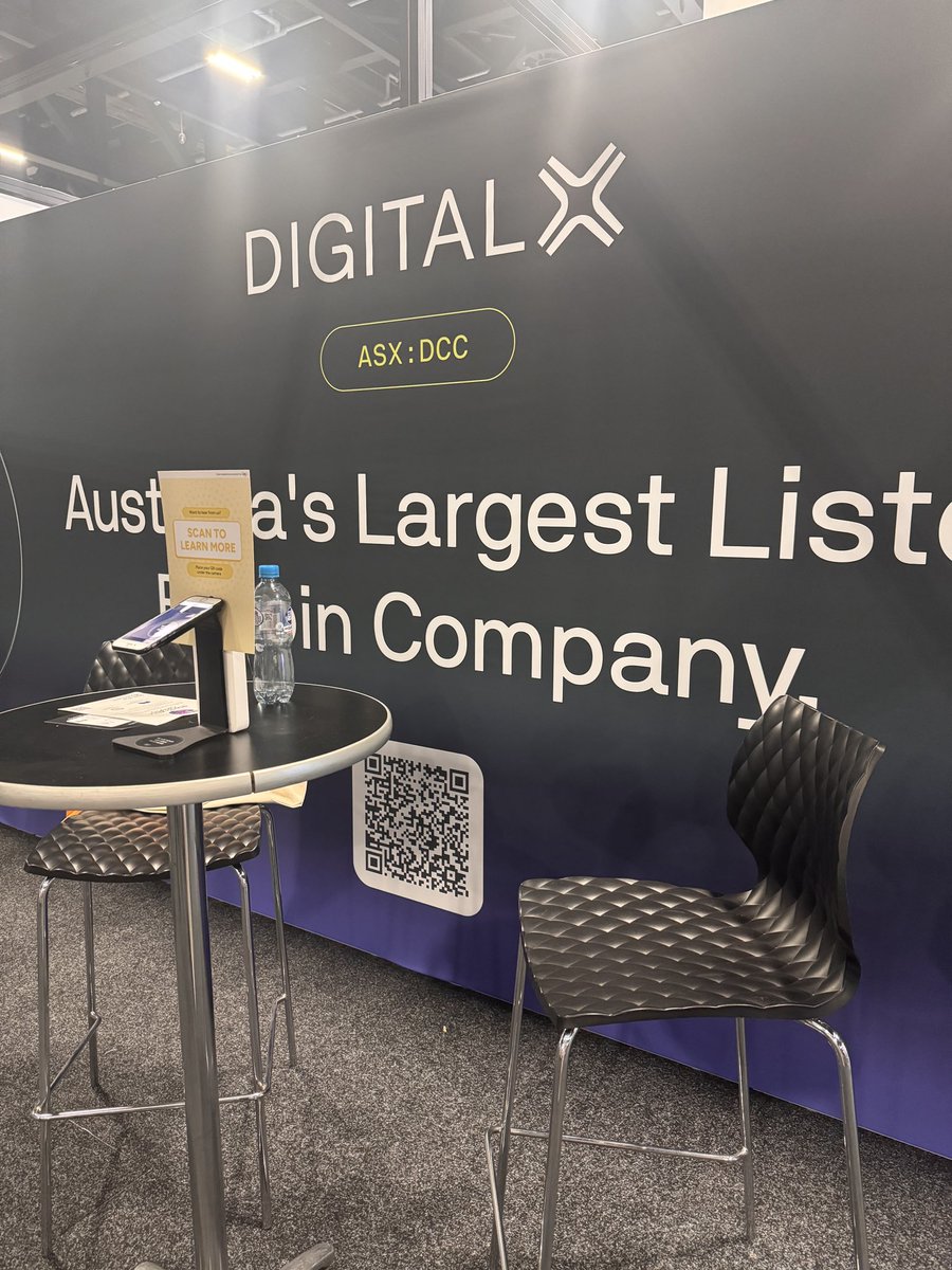 metakellyy's tweet photo. 刚刚从悉尼 #ACC Australia Crypto Convention 回来，两天跑了快30个展位！我相信澳洲会从“全球最合规但最无聊的市场”秒变“全球机构资金最友好的新大陆”！

🔸交易所：基本上清一色 AUSTRAC 已注册，Swyftx、Independent Reserve、BTC Markets、Coinstash 都在疯狂强调“本地银行账户+完整牌照”。新面孔里 Kucoin Binance OKX Australia 展位最大，明显在抢 CEX 最后那块合规高地。

🔸矿业IPO公司：至少7家在推“2026年ASX上市”故事，最夸张的一家已经跟澳洲前五大超级年金基金签了NDA，说在谈 2-3% BTC 配置（虽然大家都懂还在“研究阶段”）。

🔸量化团队：低调到离谱，一聊才知道50%+是前 Optiver、Jane Street、Citadel、Akuna 澳洲办公室出来的，现在基本都在跑跨所基差、矿机电价套利、Funding Rate 套利，单团队管理资金普遍 5 千万-3 亿澳元。

三个让我印象最深的细节
🔸税务/财富管理赛道直接进化成“SMSF（自管超级年金）+ Crypto”神器：现场至少5家会计师事务所推同一种玩法——把Staking、DeFi、LRT收益全部装进SMSF，税率从47%直接降到0-15%。有一家直接说今年已经帮客户省了 4000 万澳元税。
🔸支付U卡依然卡在“银行敢不敢彻底放开”的临门一脚：CryptoSpend、https://t.co/n0URAaXvbU、Wirex、Novatti 都在发卡，但日活最高的 CryptoSpend 也才 8 万张卡，原因就一个——NAB 和 Commonwealth 还在随机关账户。
🔸合规DeFi成了唯一机构敢碰的叙事：至少看见3个项目在做“代币化澳洲国债/商业票据+超级年金基金通道”，年化4.8%-6.5%，全部上Centrifuge和Goldfinch，机构已经偷偷买了。

2025-2026 澳洲市场最硬核的几组数据
🔸澳洲持有加密货币人数已达 530 万（人口渗透率20.3%），仅次于阿联酋和新加坡（来源：ASIC 2025报告）
🔸超级年金基金（Superannuation）总规模 4.1 万亿澳元，目前加密资产配置比例 <0.1%，哪怕只到 1% 就是 410 亿澳元（≈270亿美元）增量
🔸AUSTRAC 注册的数字货币交易所已达 48 家（2023年才12家）
🔸2025年前10月，澳洲链上RWA项目融资总额已超 9.6 亿澳元，同比增 680%

澳洲 #crypto 的剧情已经写好，只差临门一脚
2025年：继续闷声搭结构、屯关系、囤牌照
2026年Q1-Q2：大概率迎来三件事同时发生 →

① ASIC 正式落地“数字资产托管细则”+“DeFi监管沙箱”
② 至少一家Top 10 超级年金基金公开宣布配置BTC/ETH
③ 四大行中的一家放开crypto公司账户

从来不是all in一个赛道，而是提前把合规、税务、机构通道、量化、RWA 这些拼图全部拿到手。