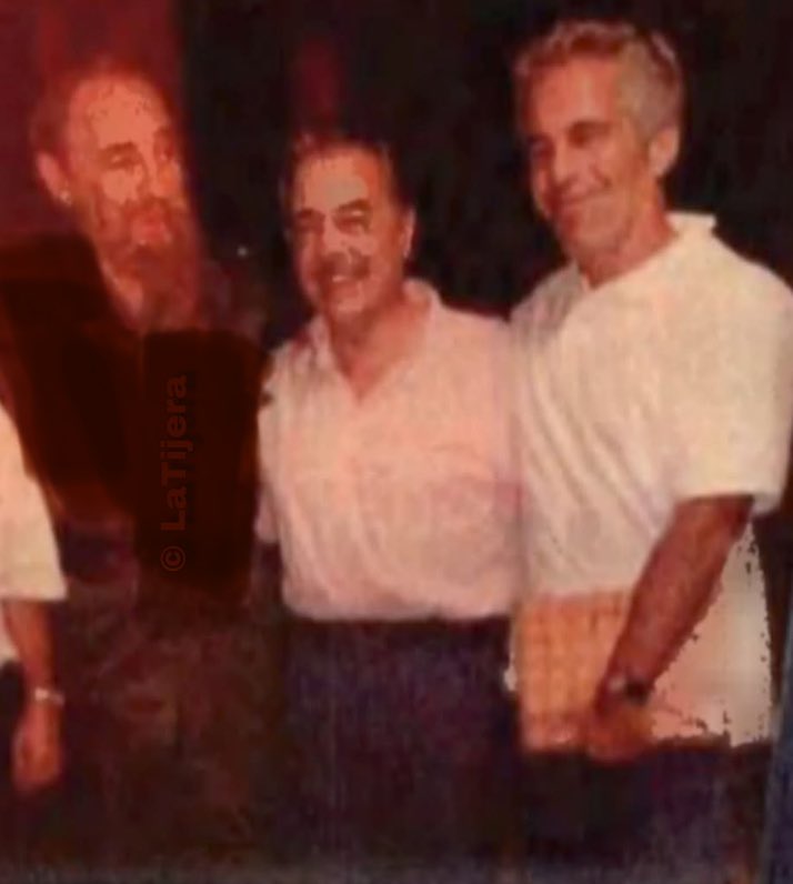 CuriCont14's tweet image. Atención Colombia 🇨🇴

#FelizLunes 🚨

Como es deber informar, les contamos que el falso progresista Iván Cepeda y adorador de Fidel Castro que era de los mejores amigos de Jeffrey Epstein, lidera por ahora una encuesta de INVAMER en este platanal. 😂👊🏻

@revisandopaja @SirJabaLee