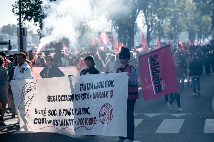 MediabaskInfo's tweet image. Grève du 2 décembre : une mobilisation à Bayonne contre le projet de budget #loidefinances #contestation #paysbasque mediabask.eus/fr/info_mbsk/2…