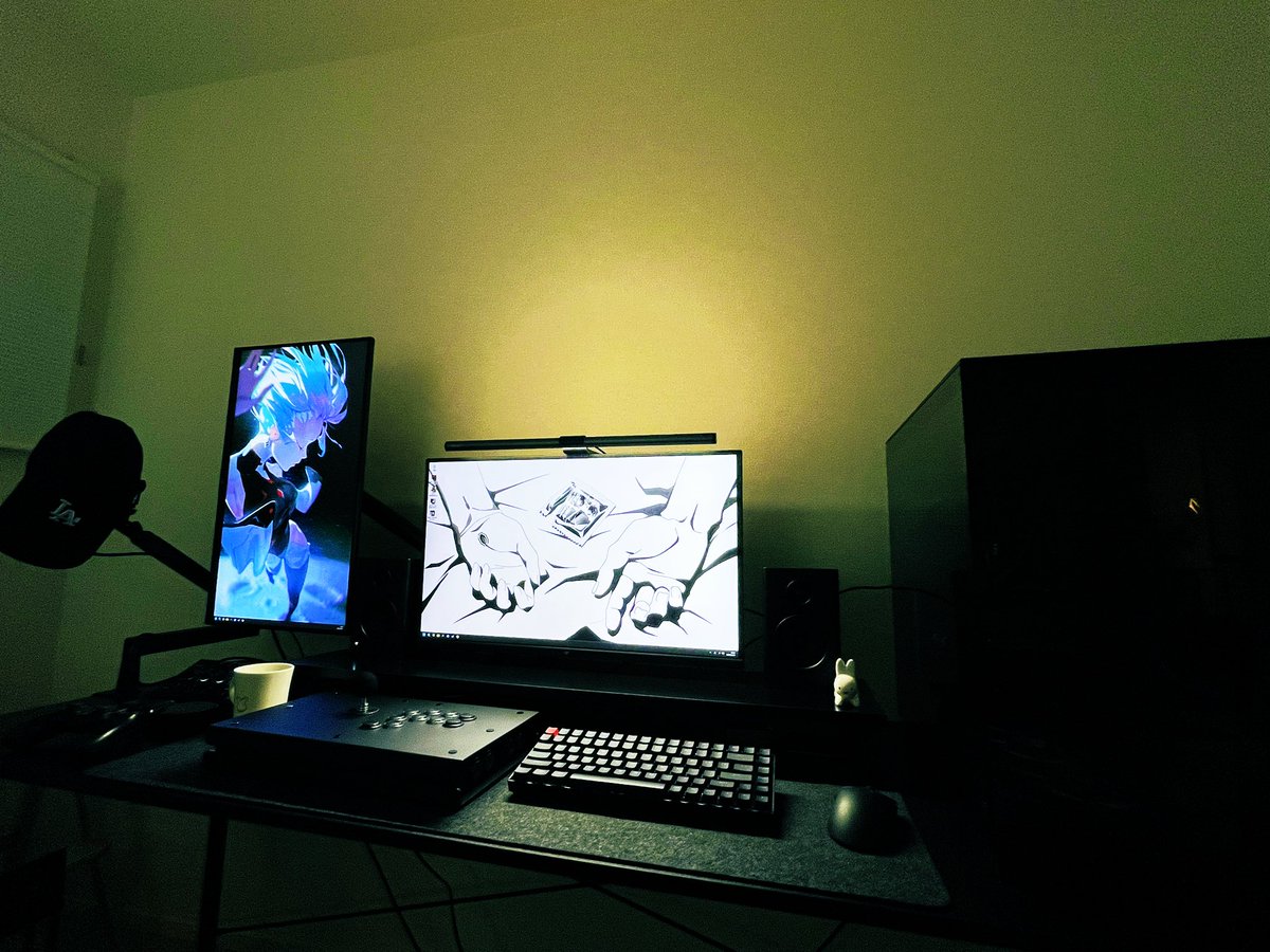 KAI_WISTERIA's tweet photo. やっと新居でPCが動くようになったぞ
配線きれいにしなきゃ！ https://t.co/znEOfEBlLN