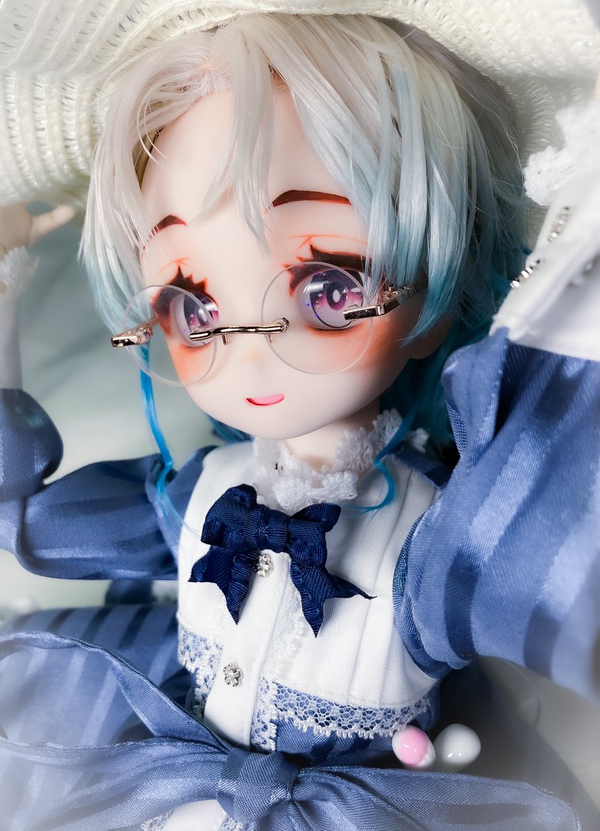 「昨日買ってきた服を平戸ちゃんドールに着せてみる(꒪ω꒪」|東風谷しんの＠次は平日の秋雲オンリーのイラスト