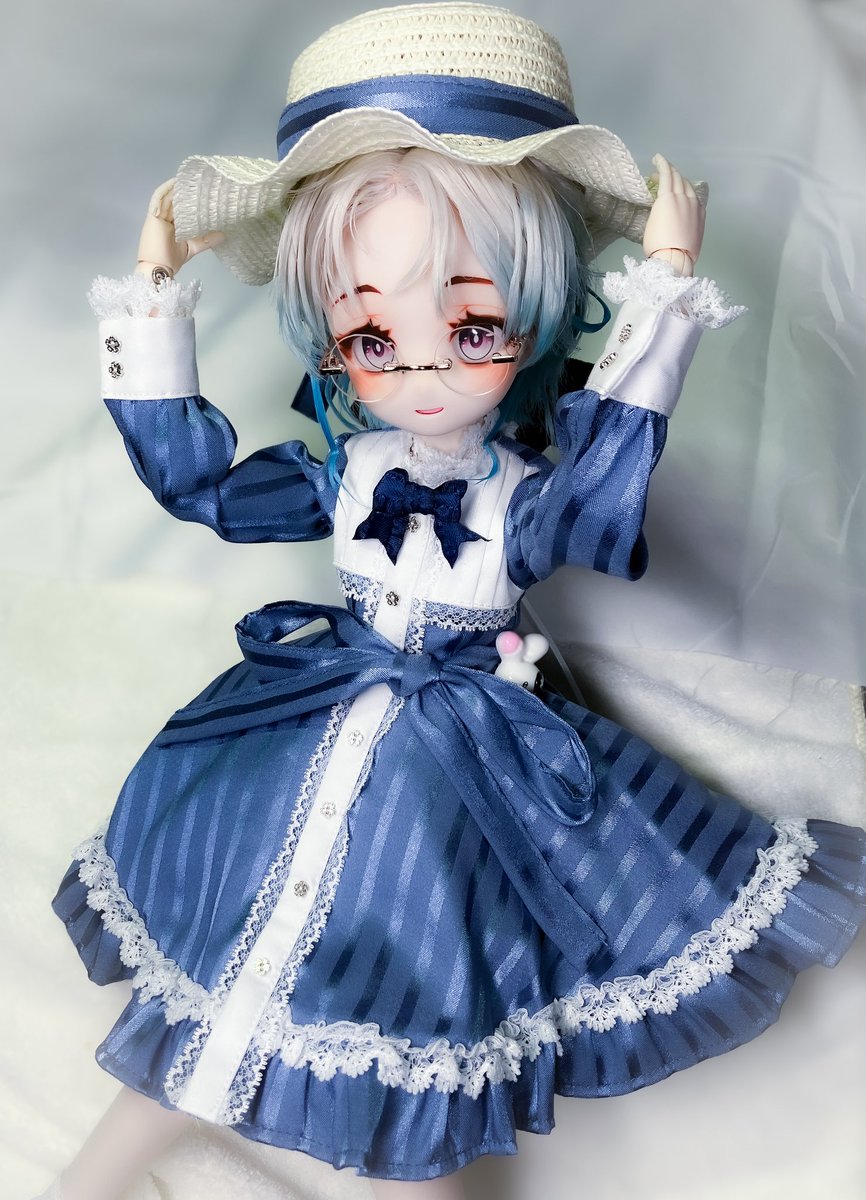 「昨日買ってきた服を平戸ちゃんドールに着せてみる(꒪ω꒪」|東風谷しんの＠次は平日の秋雲オンリーのイラスト