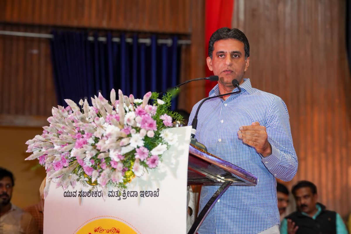 ArshadRizwan's tweet photo. Glimpses from the prestigious event at Yuvanikā Auditorium, attended along with Hon’ble Chief Minister Shri Siddaramaiah, for the presentation of the Ekalavya, Lifetime Achievement, Karnataka Kreeda Ratna and Karnataka Kreeda Poshaka Awards.

ಯುವನಿಕಾ ಸಭಾಂಗಣದಲ್ಲಿ ಹಮ್ಮಿಕೊಂಡಿದ್ದ ಏಕಲವ್ಯ, ಜೀವಮಾನ ಸಾಧನೆ, ಕರ್ನಾಟಕ ಕ್ರೀಡಾ ರತ್ನ ಹಾಗೂ ಕರ್ನಾಟಕ ಕ್ರೀಡಾ ಪೋಷಕ ಪ್ರಶಸ್ತಿ ಪ್ರದಾನ ಸಮಾರಂಭದಲ್ಲಿ ಮುಖ್ಯಮಂತ್ರಿಗಳಾದ ಶ್ರೀ ಸಿದ್ದರಾಮಯ್ಯ ಅವರೊಂದಿಗೆ ಪಾಲ್ಗೊಂಡೆನು