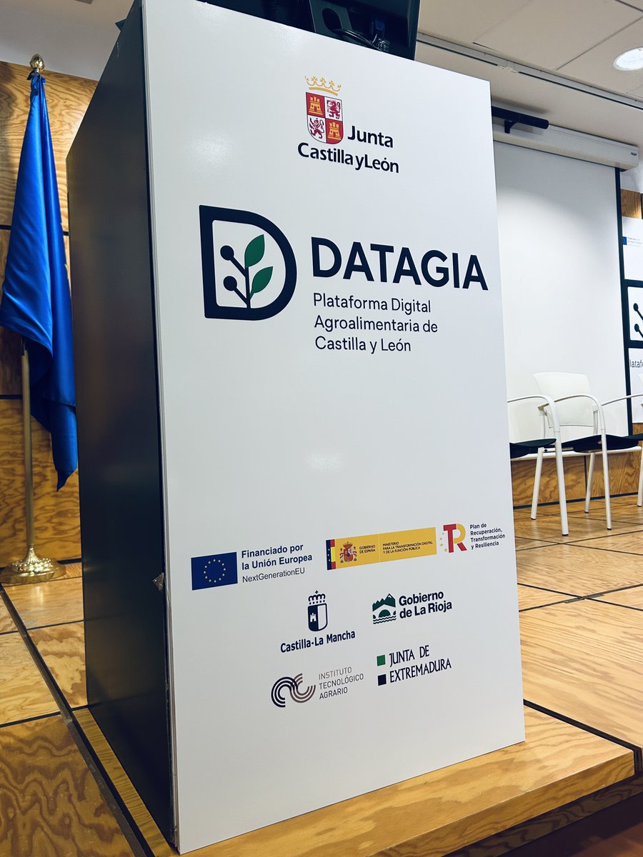 ITACYL's tweet photo. ✨Concluimos la presentación de #DATAGIA donde de la mano de productores, industria y tecnología hemos podido acercar al sector esta nueva plataforma orientada a transformar la cadena de valor agroalimentaria a través de tecnologías avanzadas y nuevos servicios digitales.
#ITACYL https://t.co/fM58mPLMy6