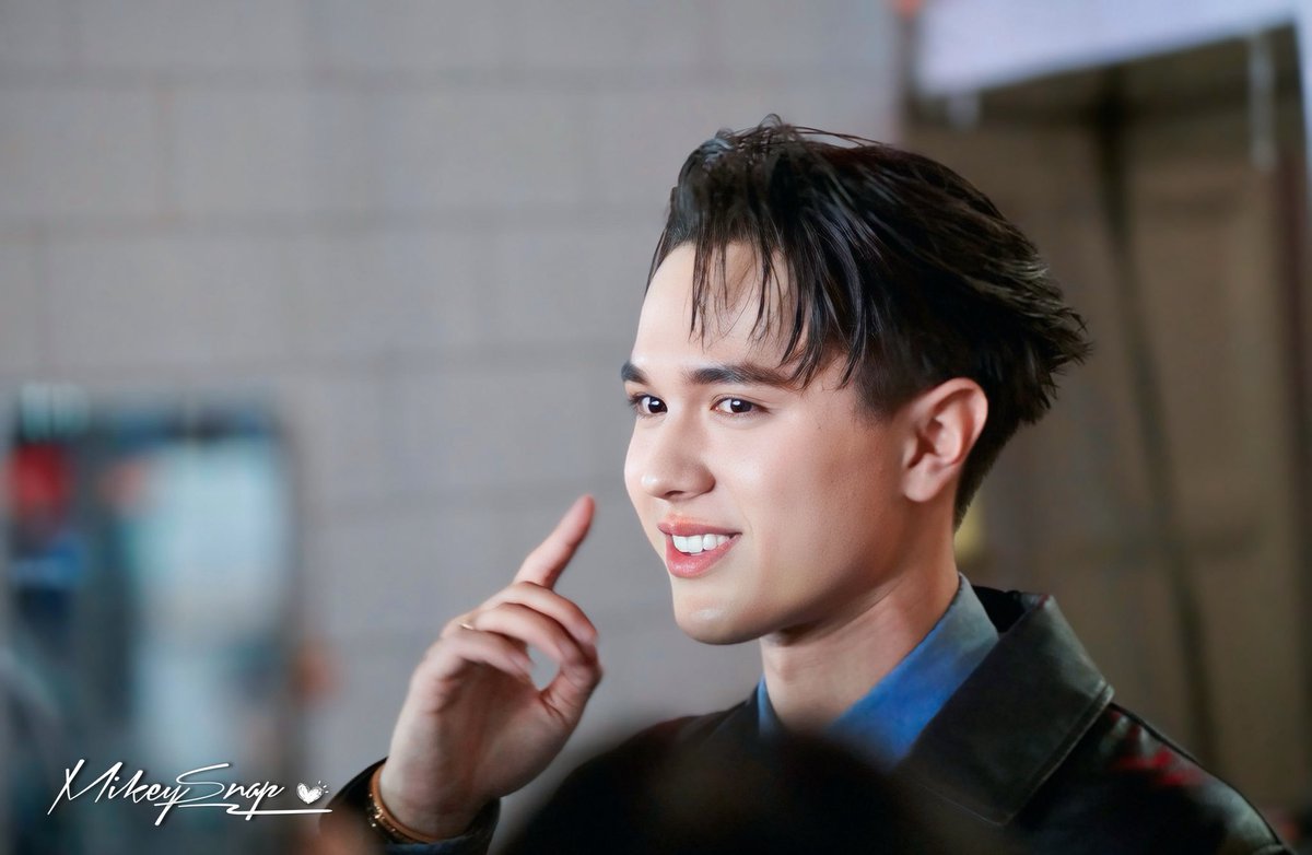 .
เหมือนน้องอาบน้ำวันละ 10 รอบ !!

MIKEY AT SIAM PARAGON

#SiamParagon20thAnniversaryxMikey
#ไมกี้ปณิธาน #mikepanitan