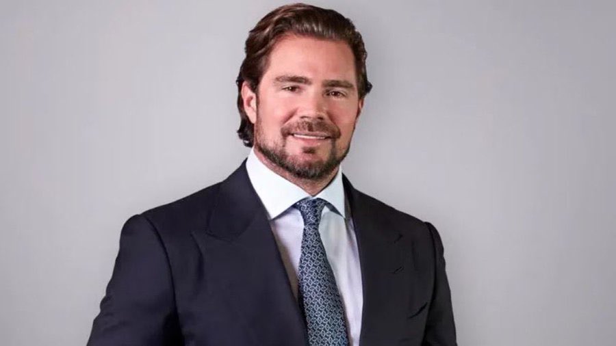 FlaviaMSoares76's tweet image. A ironia não poderia ser mais obscena: a desembargadora que mandou soltar Vorcaro foi defendida pelo próprio advogado dele quando ela mesma aparecia metida em esquema de empréstimos fraudulentos.

É o retrato perfeito da promiscuidade institucional. Juiz, réu e advogado girando…