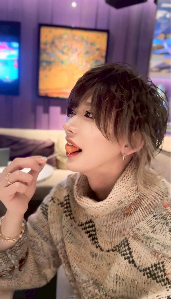 NoaZoooo's tweet photo. からあげクン食べさせられた🐈 https://t.co/bsCy7dfJ4z