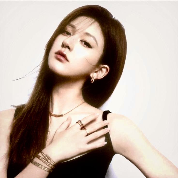 rosyholp's tweet image. 🍉Zhao Lusi was the double finale for the Tencent Starlight Awards and the red-carpet segment. 

In C-ent, whoever closes both is considered the main star of Tencent Starlight Awards and that’s Lusi. 

She totally deserves it after Love’s Ambition exploded Tencent’s report and…