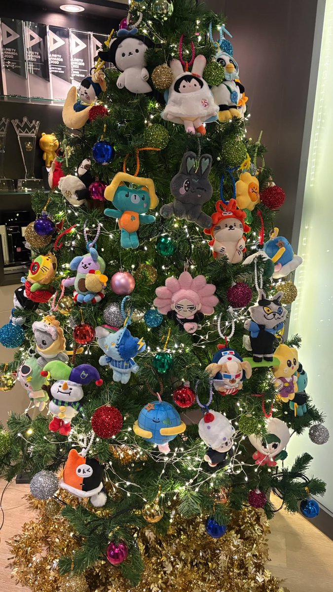 afterjju's tweet image. the cutest christmas tree🎄