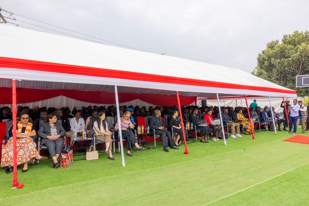 RBCRwanda's tweet image. Uyu munsi, Ikigo cy’Igihugu Gishinzwe Ubuzima hamwe n’abafatanyabikorwa bifatanije n’abatuye @Gasabo_District  mu kuzirikana Umunsi Mpuzamahanga wo Kurwanya SIDA. Ni igikorwa cyabereye mu Kigo Nderabuzima cya Kinyinya.

Ni umwanya wo kurebera hamwe ibyo u Rwanda rumaze kugeraho…