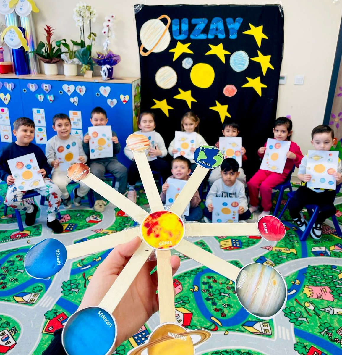 ✨ Bursa Yuvam Çocuk Etkinlik Merkezlerimizde Uzay Yolculuğu! 🚀🌌

Küçük kaşiflerimizle uzayın derinliklerine dalıyoruz! 🪐

Bu hafta gezegenleri tanıyor, eğlenceli bilimsel deneylerle yıldızların sırlarını çözüyoruz. Bu sayede hayal gücümüzü ve bilim sevgimizi büyütüyoruz! 🌟