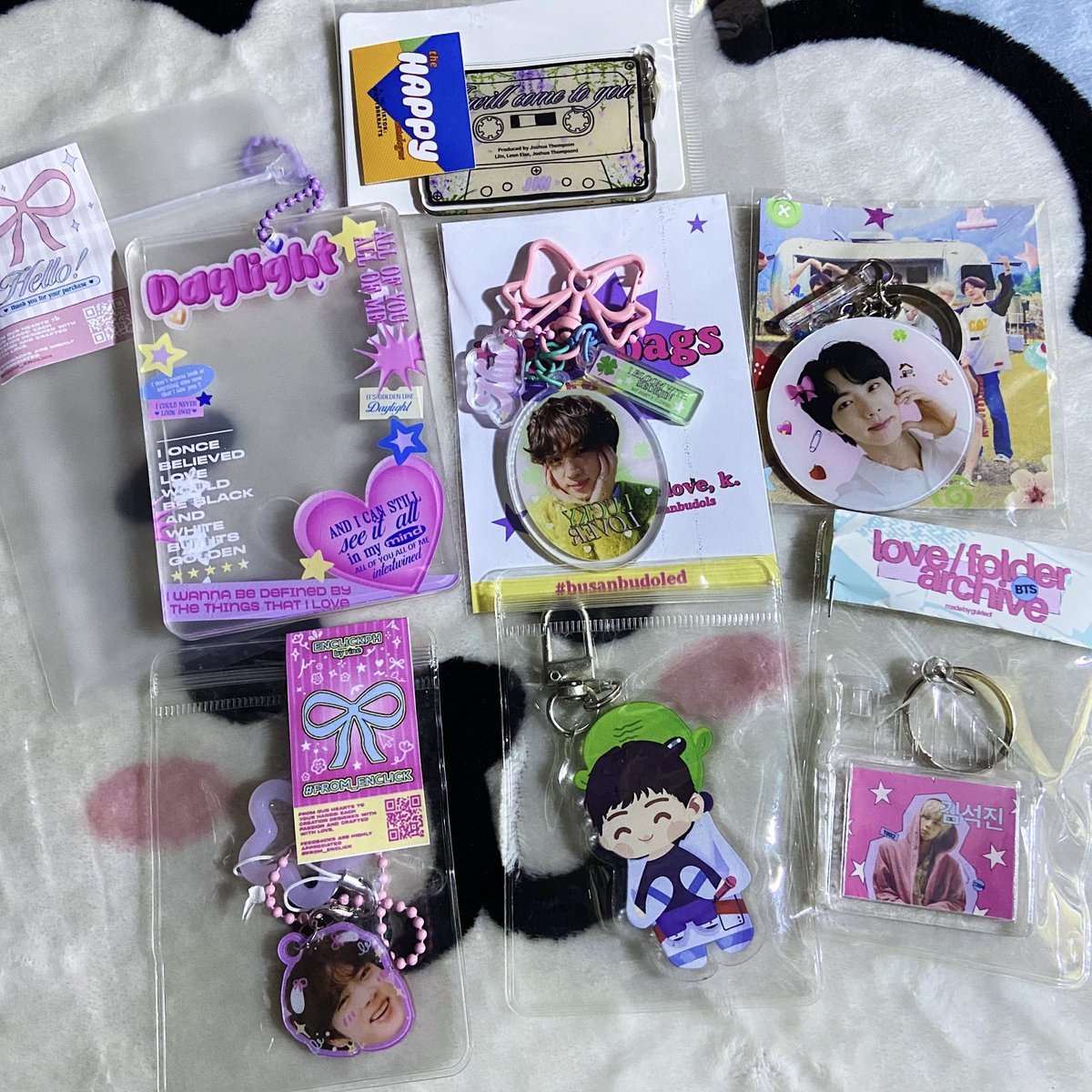 Jin Day GA! 🐹💜

4 winners
☻ RJ cushion
☻ Pc + cd set
☻ RJ/Tinytan set
☻ Anik-anik package
4 winners ₱33 Gcash 

❥ 🇵🇭 ARMYS ONLY 
❥ Please read and follow the mechanics (see replies)
❥ Must be willing to shoulder sf (₱79-₱89)
❥ Ends anytime on 12/05

HAPPY JIN DAY! 💜
