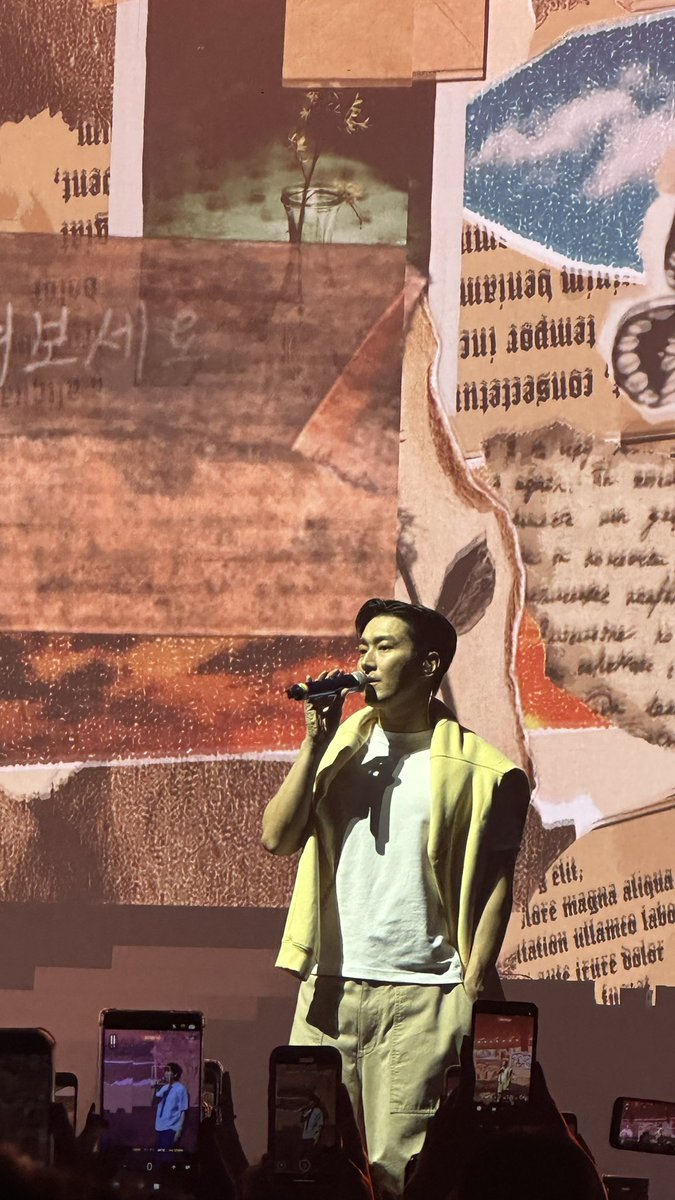 germaemo's tweet photo. Why so handsome?! 🥰🥰 

#siwonchoi #SUPERJUNIOR #SUPERJUNIOR_20th_Anniversary #SUPERSHOW10inBKK #CHOISIWON https://t.co/uKFfiqQ3bo