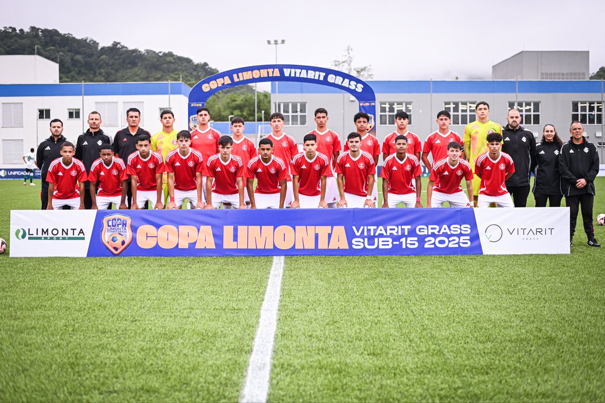 Celeiro_Ases's tweet photo. Vitória na estreia! 🇦🇹

O #CeleirodeAses estreou com vitória na Copa Limonta. A Sub-15 colorada venceu o Coritiba por 3x2 nesta segunda-feira, no CT do Barra. 🤩

Théo Brasil (2) e Davi Gabryel marcaram os gols do Celeiro. ⚽️

Na segunda rodada, o Inter enfrenta o Albion. 💪 https://t.co/HNvzcXUnnY