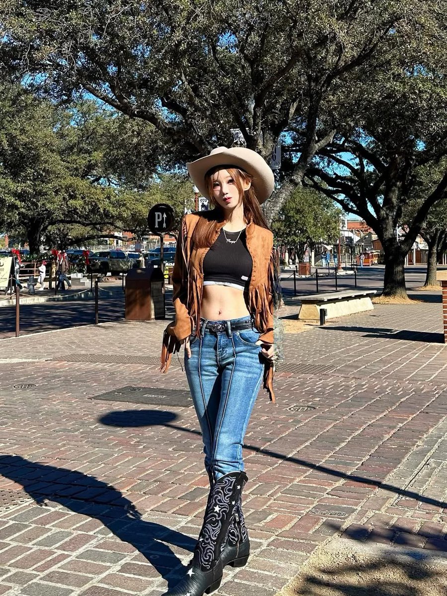 nnagenta's tweet image. Numpang lewat ges~