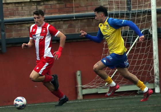 uecastelldefels's tweet image. #PrimerEquipUEC | 🟡🔵

📌 A la vostra disposició la CRÒNICA del partit @UEValls - @uecastelldefels (1-1) j11 #LlligaElit

▶️ &apos;Valuós punt &apos;in extremis&apos;&apos;
🔗 COMPLETA a tinyurl.com/msdhmpzd

📸 @El_Travesser 

#SomHiGrocs #2aLligaElit