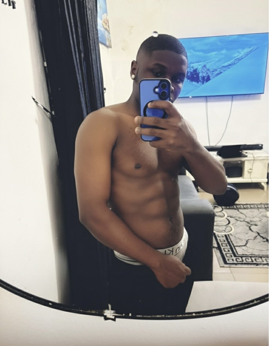 meanhood's tweet photo. Some of you really do have confidence sha. You look my media, you look my bio and you really think you have a chance at dating me? You get mind o🙁 https://t.co/oGi4AYEL3Q