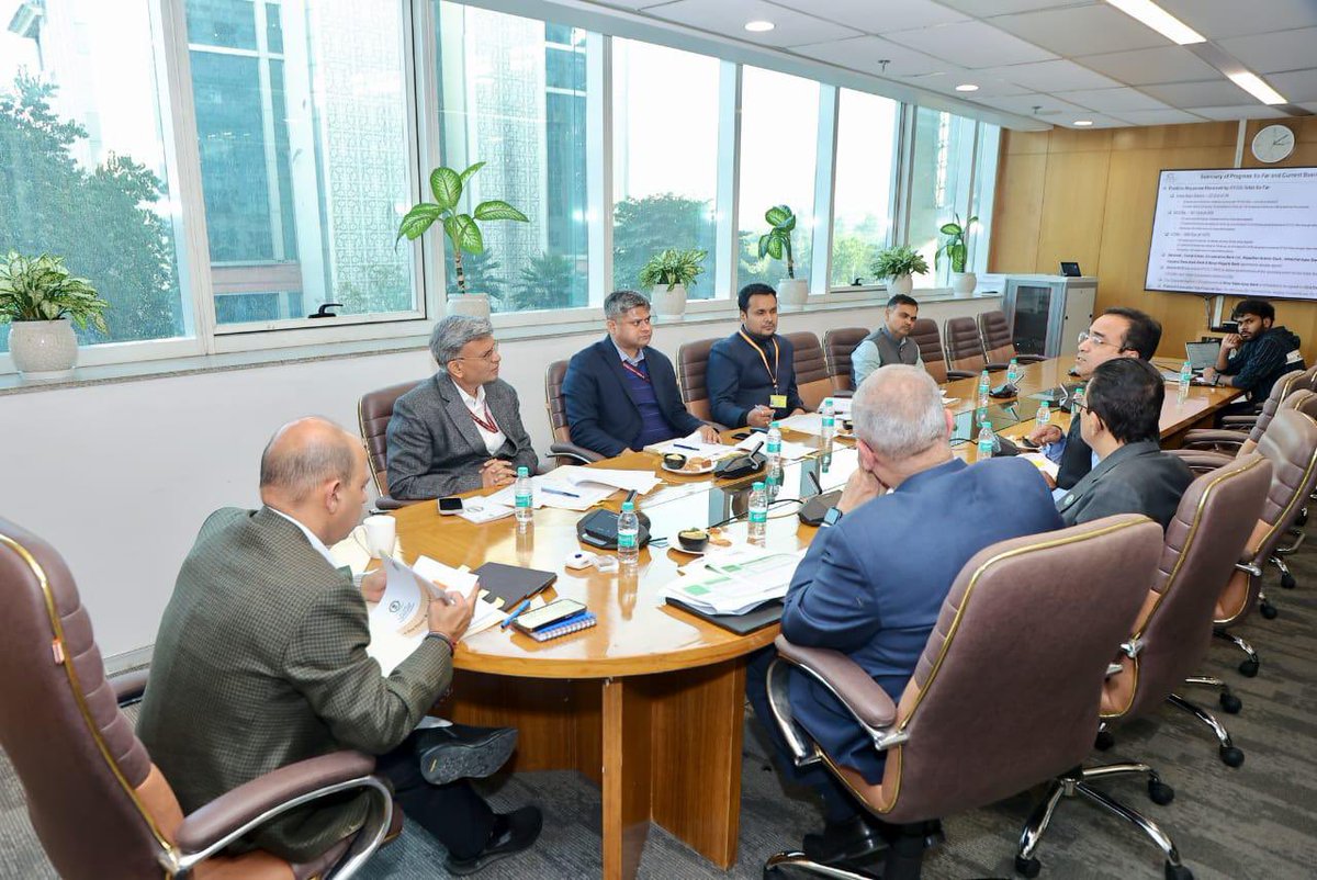 MinOfCooperatn's tweet image. Dr. Ashish Kumar Bhutani, Secretary, Ministry of Cooperation, chaired a review meeting on 1st December 2025 at Atal Akshay Urja Bhawan, New Delhi, to review IFFCO-TOKIO’s progress in cooperative onboarding and its business expansion efforts.

The discussions emphasized the need…