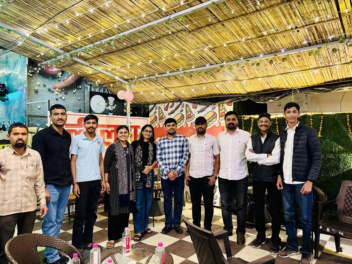 बड़े भाई सुनील चौधरी जी के नए प्रतिष्ठान “लिलण रूफ़टॉप कैफे” के शुभारंभ की हार्दिक बधाइयाँ एवं शुभकामनाएँ।<a href="/SunilGatiyala21/">सुनील चौधरी🖋️🖋️</a> 
कल इसी शुभ अवसर पर बड़ी बहन <a href="/SangitaBishnoi_/">Sangita Bishnoi</a> जी बड़े भाई <a href="/Ganeshbhamoo/">Ganesh Bhamu</a> जी <a href="/jaipursunil_/">Sunil Choudhary 🇮🇳</a> जी <a href="/SubhashBhamu/">Subhash Bhamu</a> जी <a href="/KevalChandNain/">Keval Chand</a> जी से सौहार्दपूर्ण मुलाकात हुई।