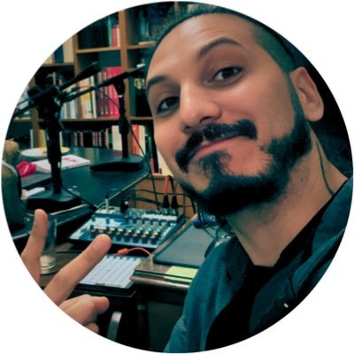 Fabio vende cursos de coaching y me dice a mi, que hago energía eléctrica, que me busque "un laburo de verdad". 
👍🏼