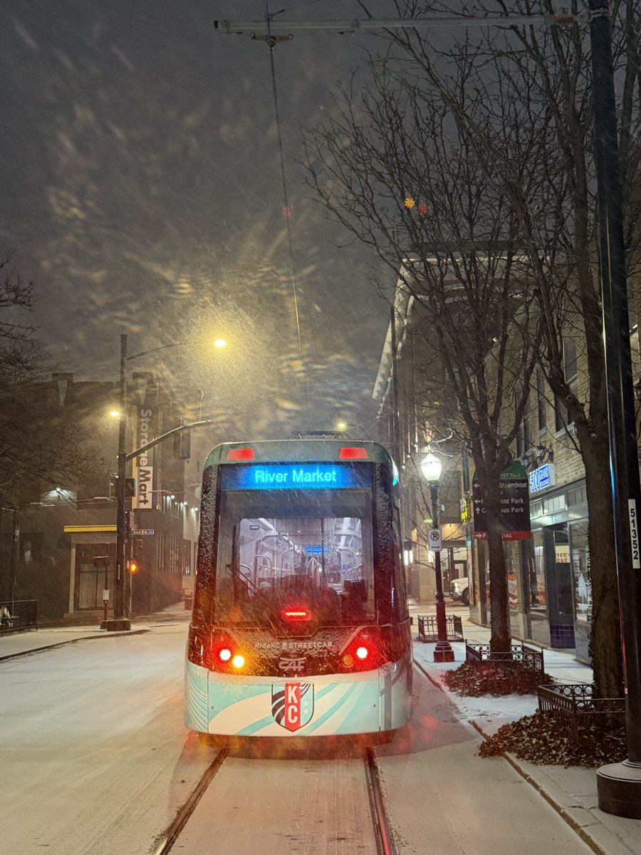 kcstreetcar's tweet image. Streetcars are running with full service and regular Monday hours. The team will be keeping platforms and streetcar stops clear during today’s snowy weather. Sign up for service text alerts to stay connected. Text ‘streetcar’ to 816-685-8541 Stay safe out there, #KC.