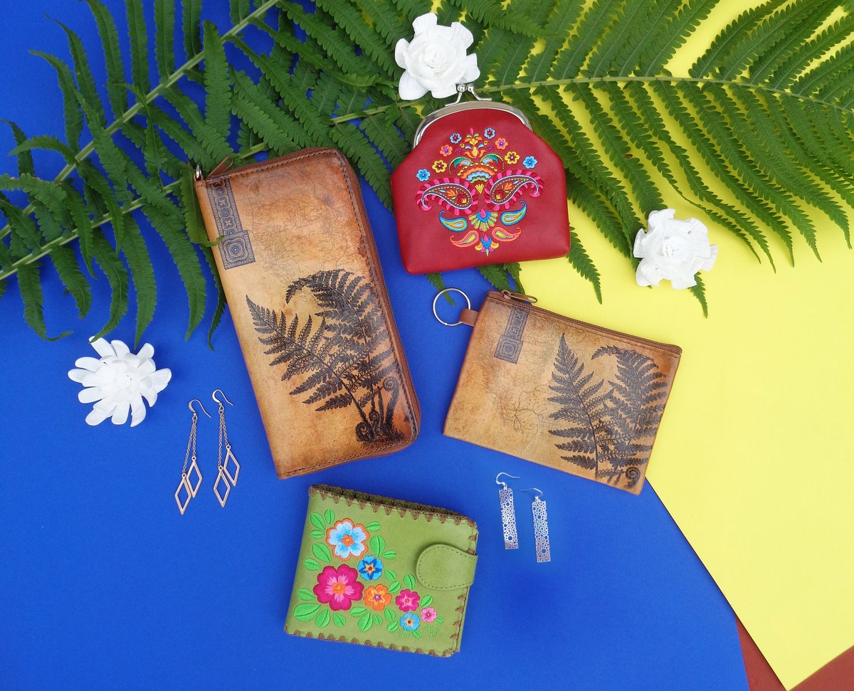 LAVISHY's tweet photo. #Holiday #GiftIdeas: #LAVISHY #colourful #vegan #embroidery #wallet and #retro #style coin #purse #unisex #travel wallet, silver and 12k gold plated #fashion #earrings for #wholesale at https://t.co/ySipKM1FPQ and #onlineshopping at LAVISHY Boutique www,https://t.co/jPF9l3QT96 https://t.co/1cigscoaHD