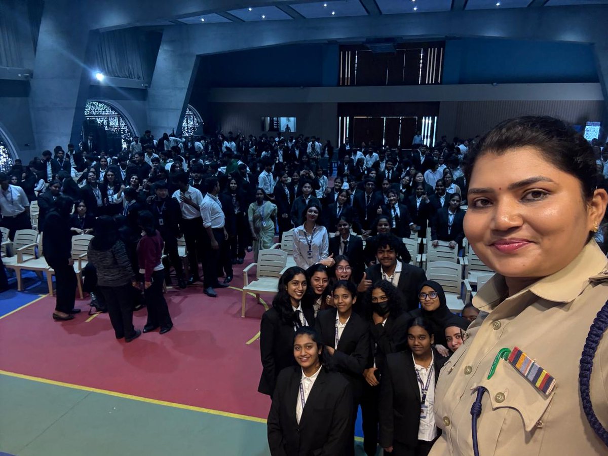 ACubbonpar334's tweet photo. #friendsofpolice Today as part of BCP initiative addressed over 500 students in an awareness session on women safety and anti- narcotics followed by engaging interactions , it was eye opener session for all the youths @CPBlr @addldcpwz @DCPCentralBCP @BlrCityPolice https://t.co/ZviYHeGHZM