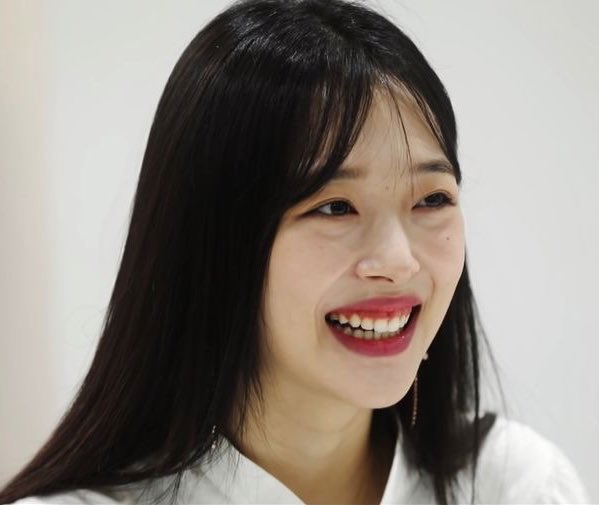 sullismilebot's tweet image. sulli’s gummy smile supremacy !!!