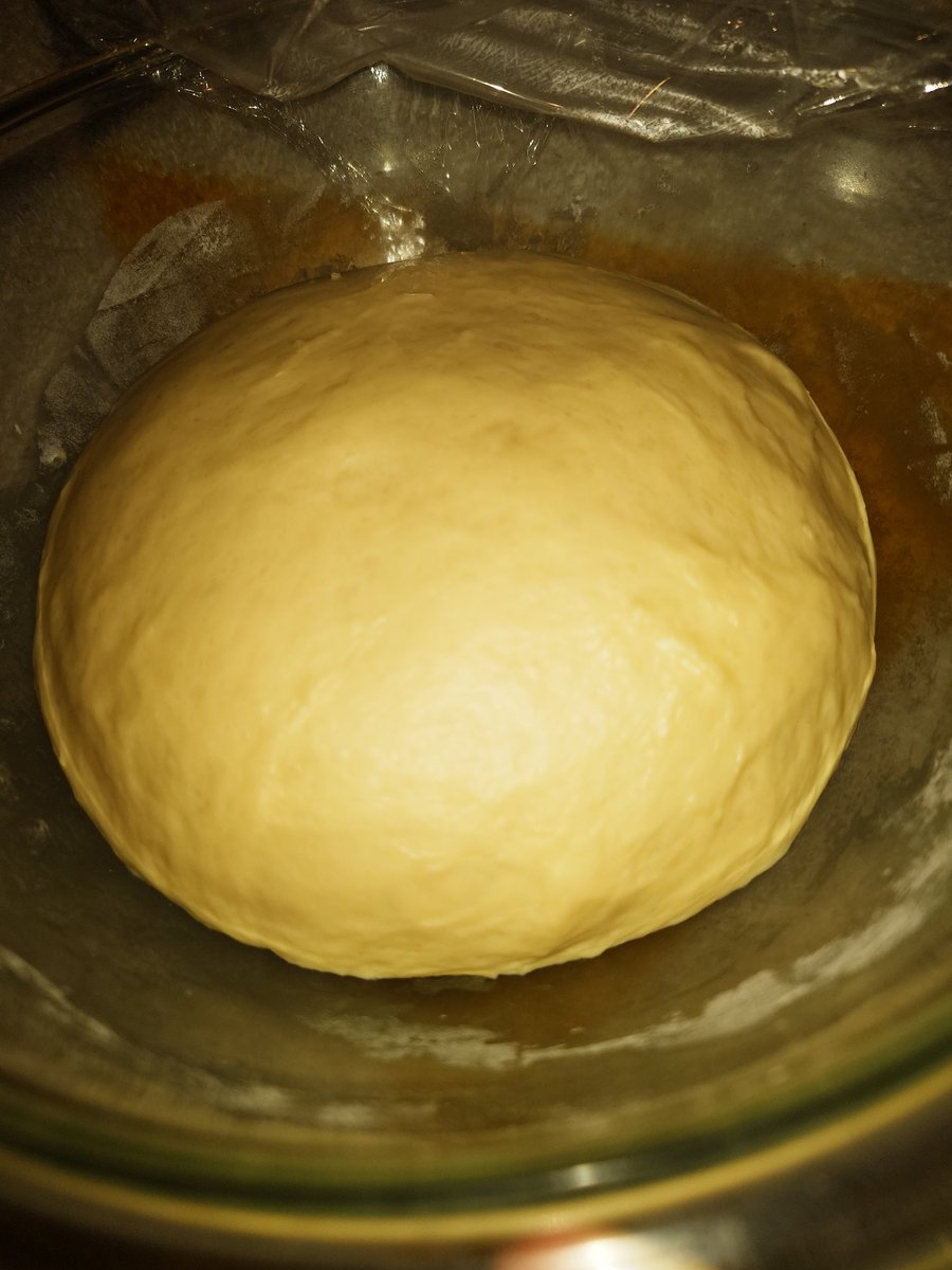 sheepland1's tweet image. シナモンロール用の生地で、マロンクリームロールパン
ナッツとさつまいもを入れております😊

どうかしら？