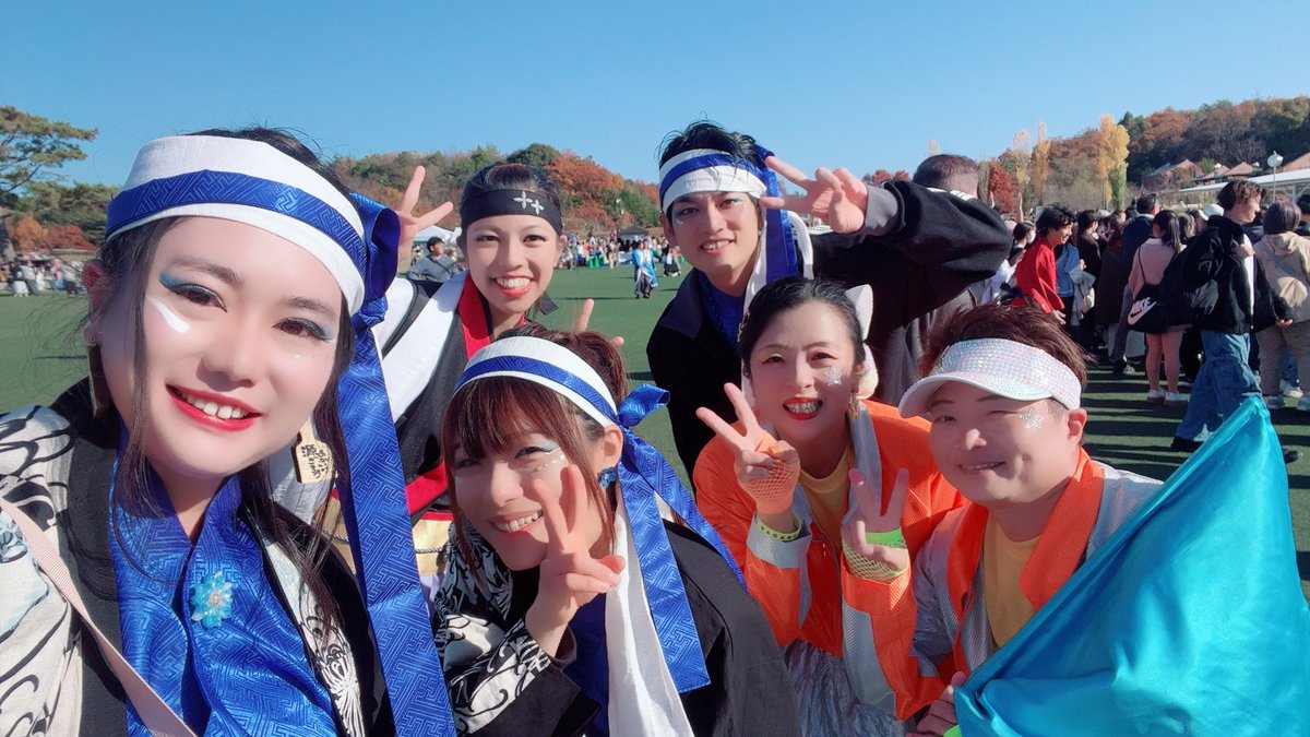 askbit_mkgy's tweet photo. 秋どまお疲れ様でした！！
源ごろうとしては私は2025年ラスト演舞でした！楽しかった！！
ブース回って、演舞見て、綱引きして、買い物して楽しんだ！！
3枚目はバサカニ練一緒に頑張ってる人たちと🦀🪭
久しぶりに会えた人もたくさんいて嬉しかった！！！

2025年残りはいちりと煌☆さんで踊ります✨ https://t.co/4YgpkE5pC2