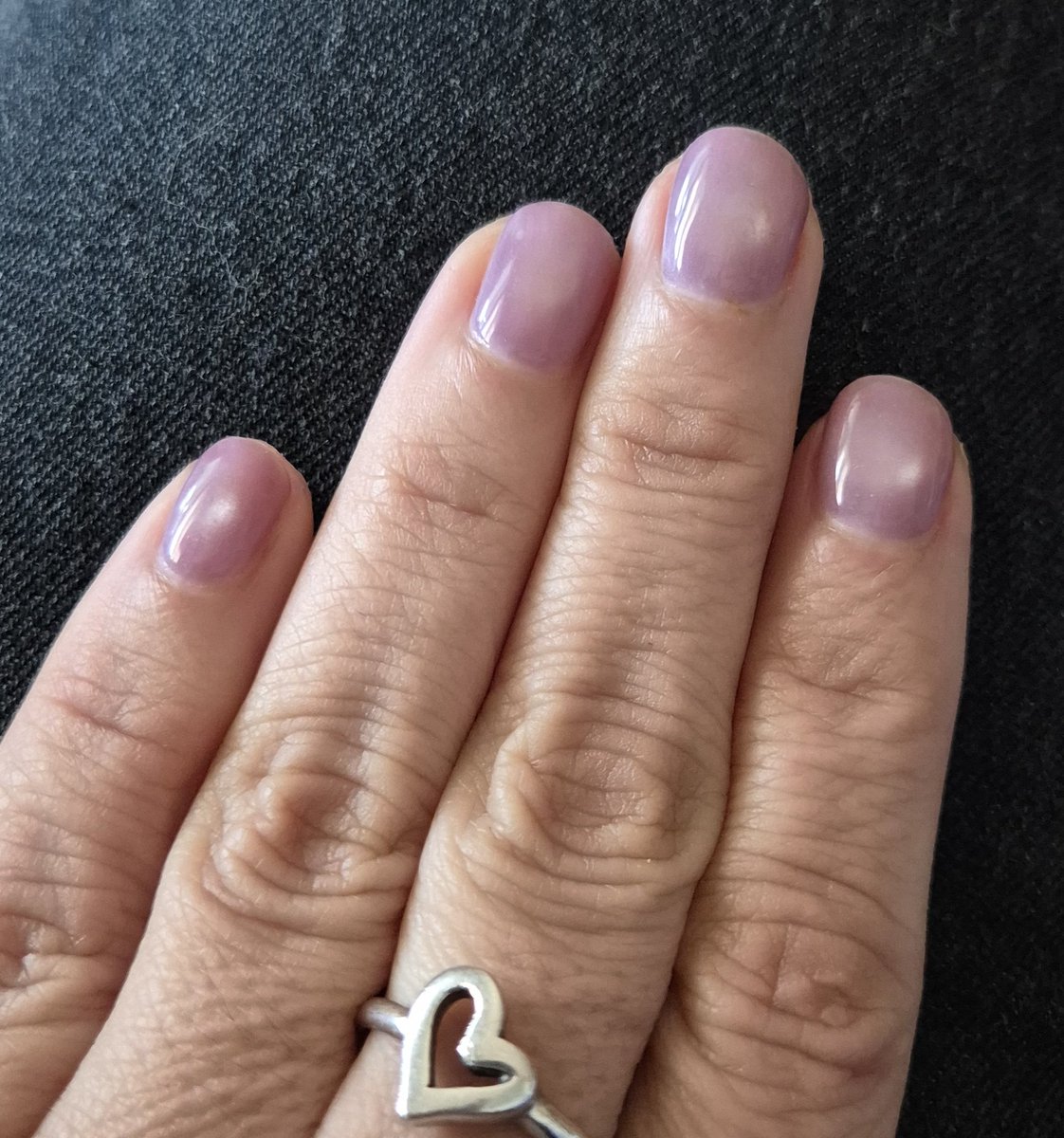 Mentre hagi d'estar cordant-me la faixa no puc portar les ungles llargues, pero com ja no he de tornar a quiròfan ja me les he pogut pintar😜😜🥰🥰
#lipoabdominoplastia
#reducciódepits