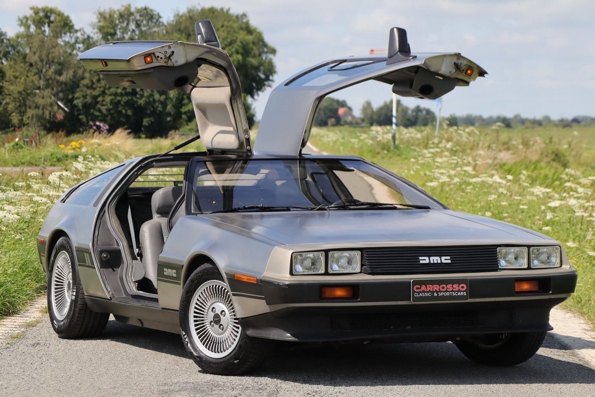 🧵 Hilo: La marca que construyó coches geniales… y murió por un escándalo financiero (DeLorean) 👇