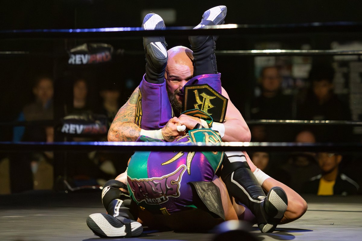 UkWrestlePic's tweet photo. Was Robbie X posing for my camera here ? 😅
#wrestling #wrestleuk #revolutionpro https://t.co/OaewEWbWRD