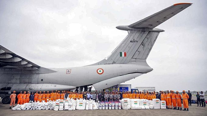 aajtak's tweet photo. Operation Sagar Bandhu: चक्रवात दित्वा में श्रीलंका का असली दोस्त बना भारत, सैकड़ों लोगों को बचाया, दी भारी मदद
पूरी ख़बर : https://t.co/K4vjwmbQHL
#OperationSagarBandhu #CycloneDitva #IndiaSriLankaFriendship https://t.co/F3pzEszJS2