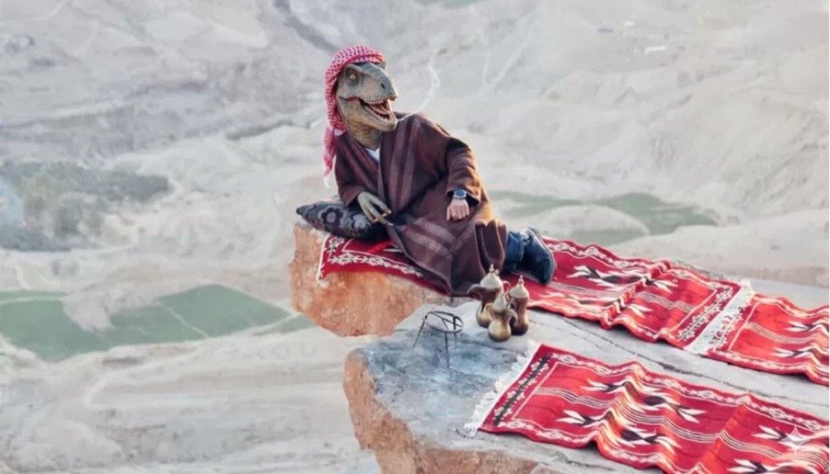 الديناصور مرعي السادس عشر على صخرة ذيبان قبل 2 مليون عام .