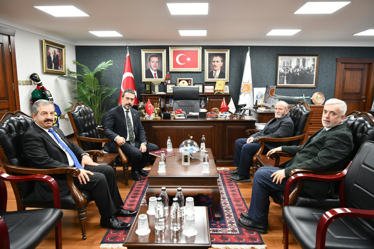AkpartiAnkara's tweet photo. AK Parti Ankara Kurucu İl Yönetim Kurulu Üyemiz, partimize uzun yıllar emek vermiş Sn. Ahmet Aslan, İl Başkanımız Sn. @hakanhanozcan’ı ziyaret etti. https://t.co/4LXDqz6r8o