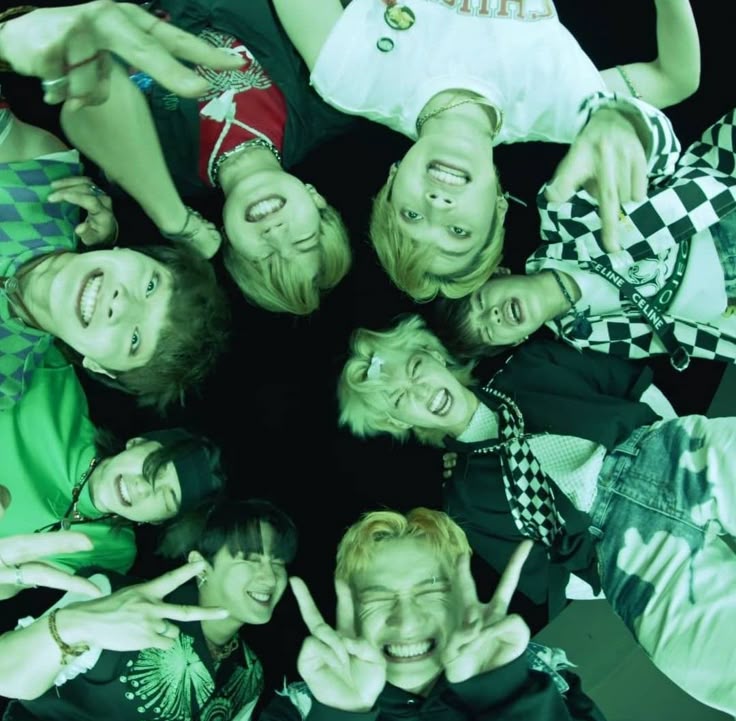 Thisisluzmi's tweet image. ᯓ★ busco mutis .ᐟ.ᐟ #kpoptwt #stantwt #stb #1d #mcr 

   °•○ she | 19 | 🇦🇷
    °•○ult: stay kids, stb, 1d, mcr, ect 
                  
 ☆ Interactuo bastante, aviso que entro rapido en confianza.
                 
↻ + ♡︎ = mutis para siempre