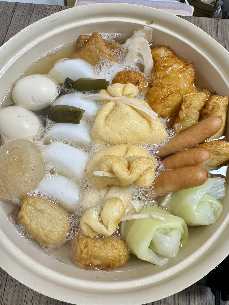 ms_hiko's tweet photo. やっと仕事終わり！
こんな時間からのご飯！
今日は？やる気出ないのでこのままおやすみ🐑💤
 #料理  #料理記録  #料理写真  #料理好き  #おでん  #炊き込みご飯  #ドンマイ  #可哀想な人  #自己満乙 https://t.co/HWxSdQ43FV