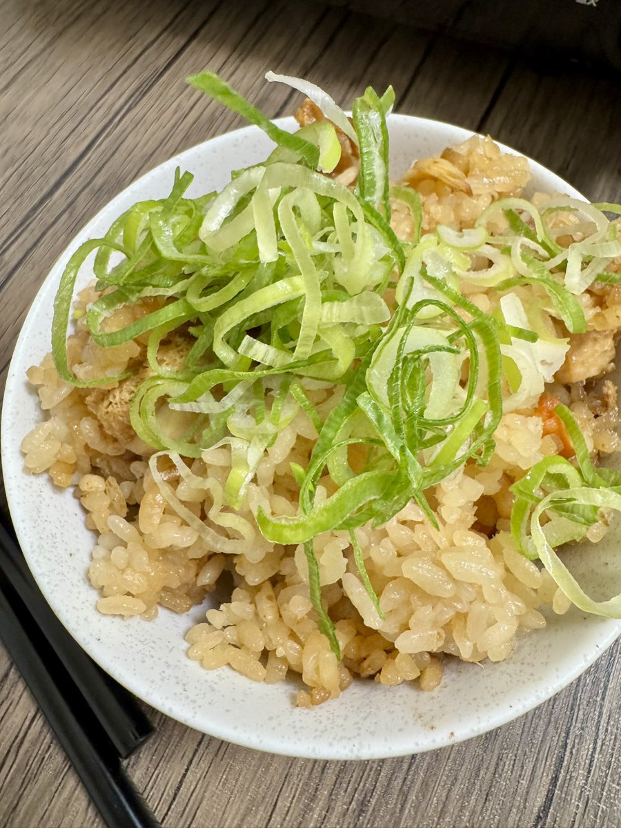 ms_hiko's tweet photo. やっと仕事終わり！
こんな時間からのご飯！
今日は？やる気出ないのでこのままおやすみ🐑💤
 #料理  #料理記録  #料理写真  #料理好き  #おでん  #炊き込みご飯  #ドンマイ  #可哀想な人  #自己満乙 https://t.co/HWxSdQ43FV