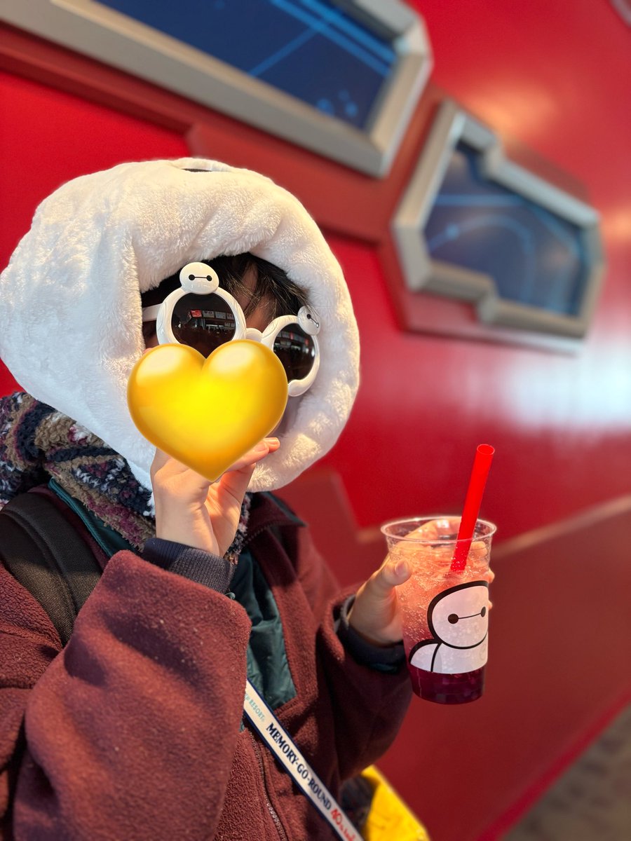 DRmama5116's tweet photo. 2日目ハピエンでランドインパ🏰
6:40くらいに着いて、手荷物検査後前から5組目くらいに並べたかな。
入園して、ハモカラDPA取って(トイズ取りたかったけど娘の希望でこっち😂)
ベイマックス直行！並んでる間にプーさんSP＆Moして食べ物確保！
トゥモローランドテラスで朝食！
いいスタート！ https://t.co/AwNaeI2UqI