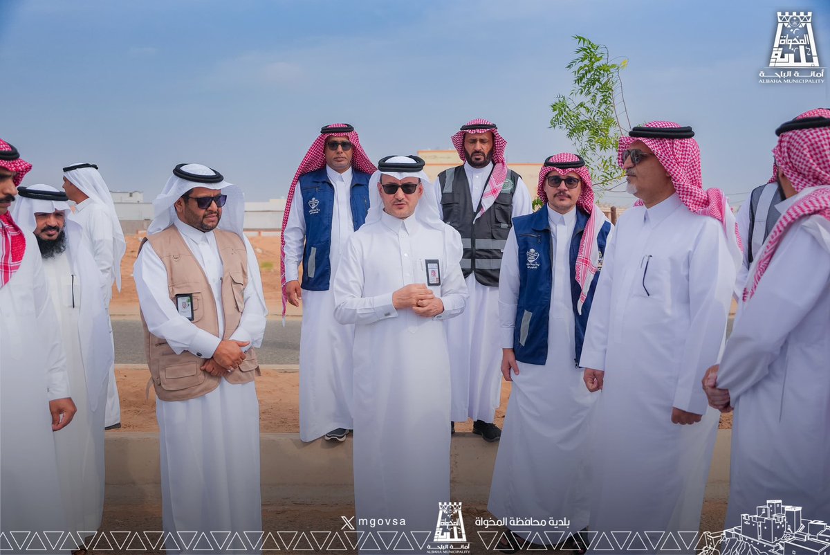 mgovsa's tweet photo. تحت رعاية كريمة من صاحب السمو أمير منطقة الباحة،
قام سعادة محافظ المخواة الأستاذ غلاب بن غالب أبو خشيم بتدشين مبادرة "تشجير مركز ناوان"، بحضور رئيس #بلدية_محافظة_المخواة المهندس سعيد بن صالح الزهراني، ورئيس مركز ناوان الأستاذ عبدالعزيز شاكر، ورئيس الغرفة التجارية الأستاذ أحمد الخرش، بالإضافة إلى مشاركة قطاع التعليم والزراعة، وعدد من الجمعيات والفرق التطوعية. تأتي هذه المبادرة في إطار الجهود المبذولة لتعزيز الغطاء النباتي في المحافظة والمراكز التابعة لها.

#وزارة_البلديات_والإسكان
#أمانة_منطقة_الباحة