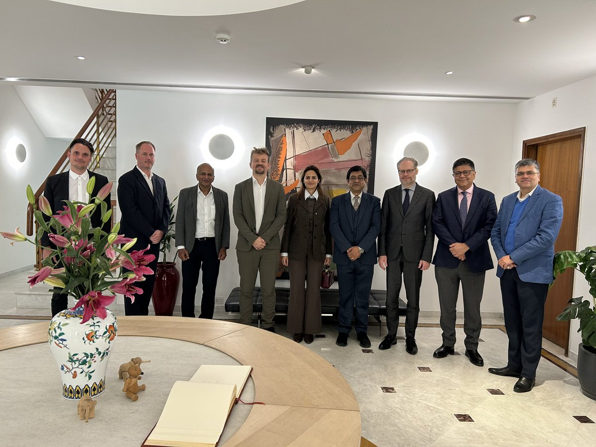 DenmarkinIndia's tweet photo. 🦾Denmark hosts a large and diversified robotics ecosystem, including globally well-known names like Universal Robots and Mobile Industrial Robots. Denmark’s strength isn’t just in traditional industrial robots, but especially in “cobots” (collaborative robots). Happy to host a lunch today for Danish robotics  frontrunners @ReInvestRobo, @Esben_RE @RichaMisri and Indian partners @ihfc_tih @nasscom @iitdelhi 🤖
