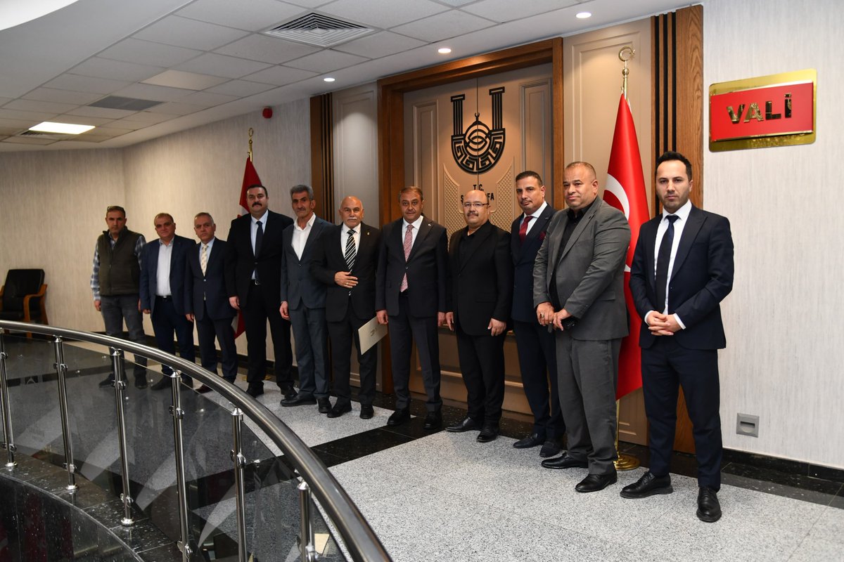 Vali <a href="/hasansildak/">Hasan ŞILDAK</a> başkanlığında, Balıklıgöl çevresinde faaliyet gösteren gıda üretim ve satış işletmelerinin geliştirilmesi konusunda yürütülen çalışmaların değerlendirildiği bir toplantı gerçekleştirildi.